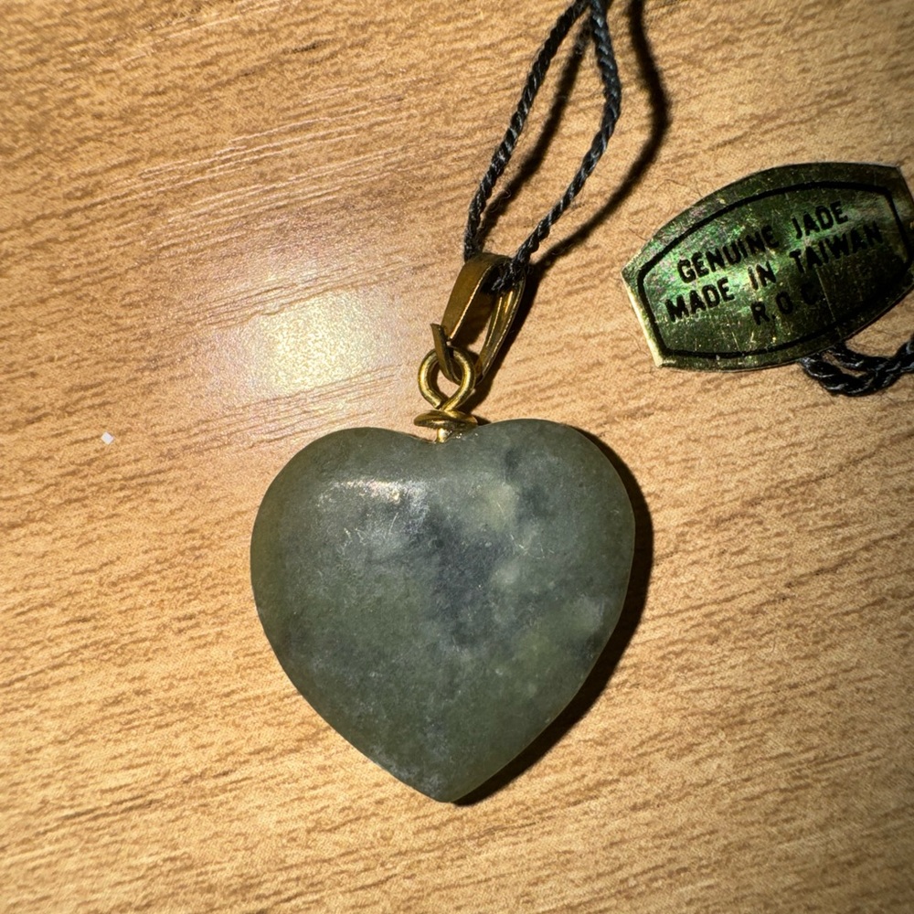 1912-1949 Lovely Vintage Genuine Green Jade Heart Pendant Taiwan Republic China - Picture 3 of 4